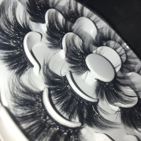 False Eyelashes! - Picture 1 of 3